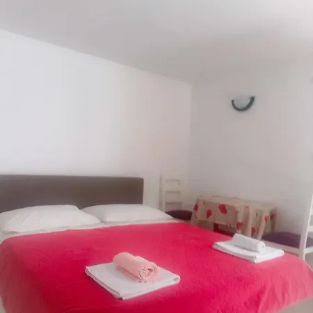 Apartments Cagalj 1872 דירה *